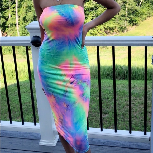 Dresses & Skirts - Tie-dye tubetop bodycon dress